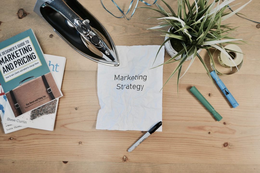 Email marketing vs Social media - Ironing marketing strategy photo credit : campaign-creators on Unsplash