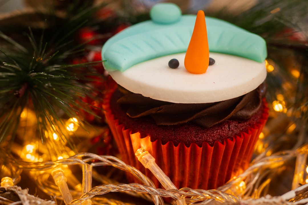 Snowman Cupcake - Photo by Rafael Titoneli from Pexels