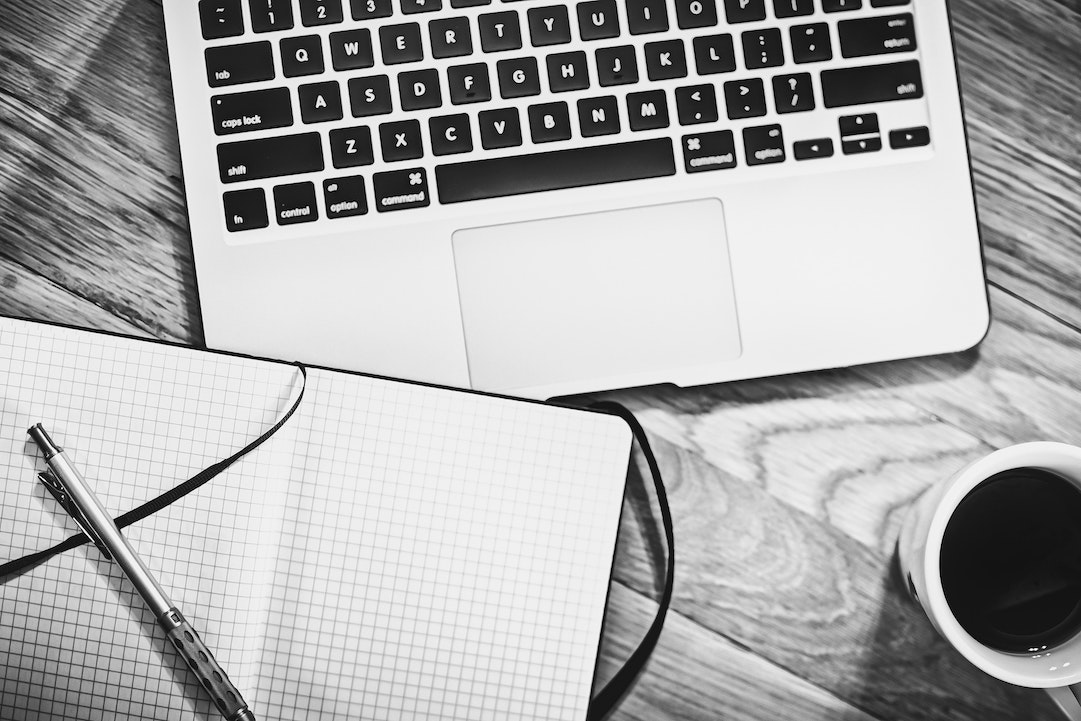 Notebook and computer - Photo by Pixabay
