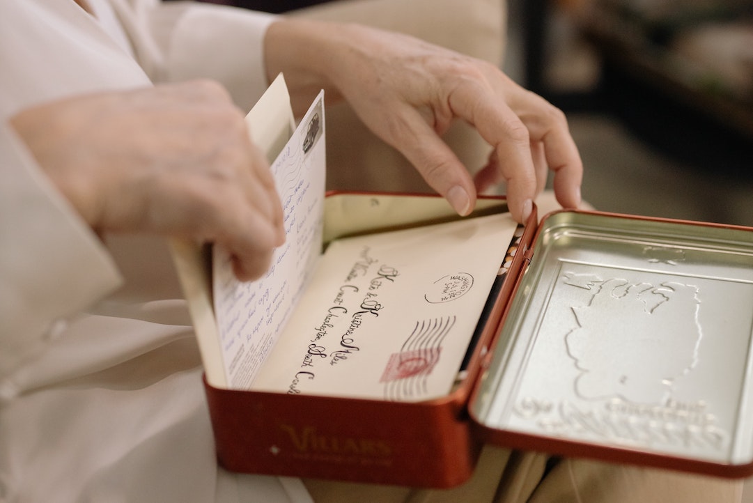 Box of old letters - Photo by cottonbro