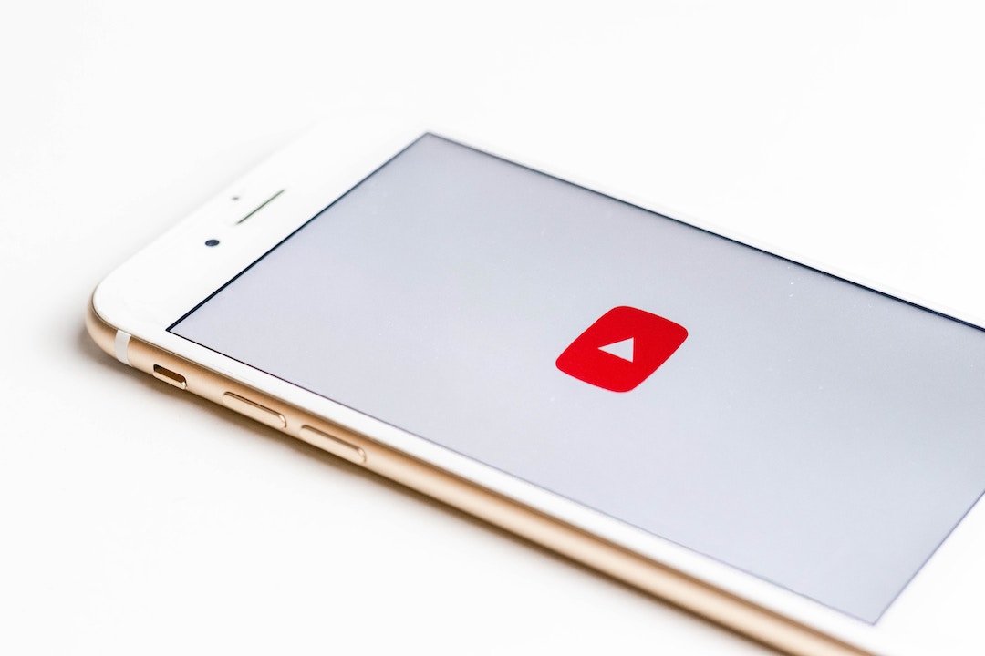 Photo of Youtube icon a a phone screen - Photo by Sara Kurfeß - Unsplash