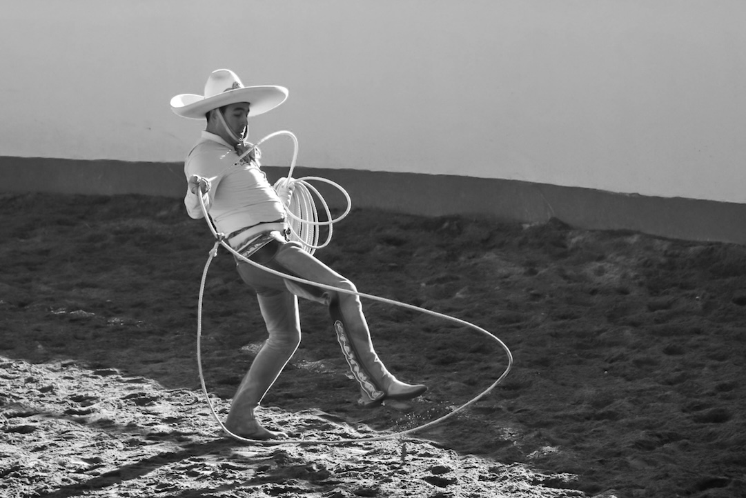 Man with a lasso - Photo de Anya Juárez Tenorio - Pexels