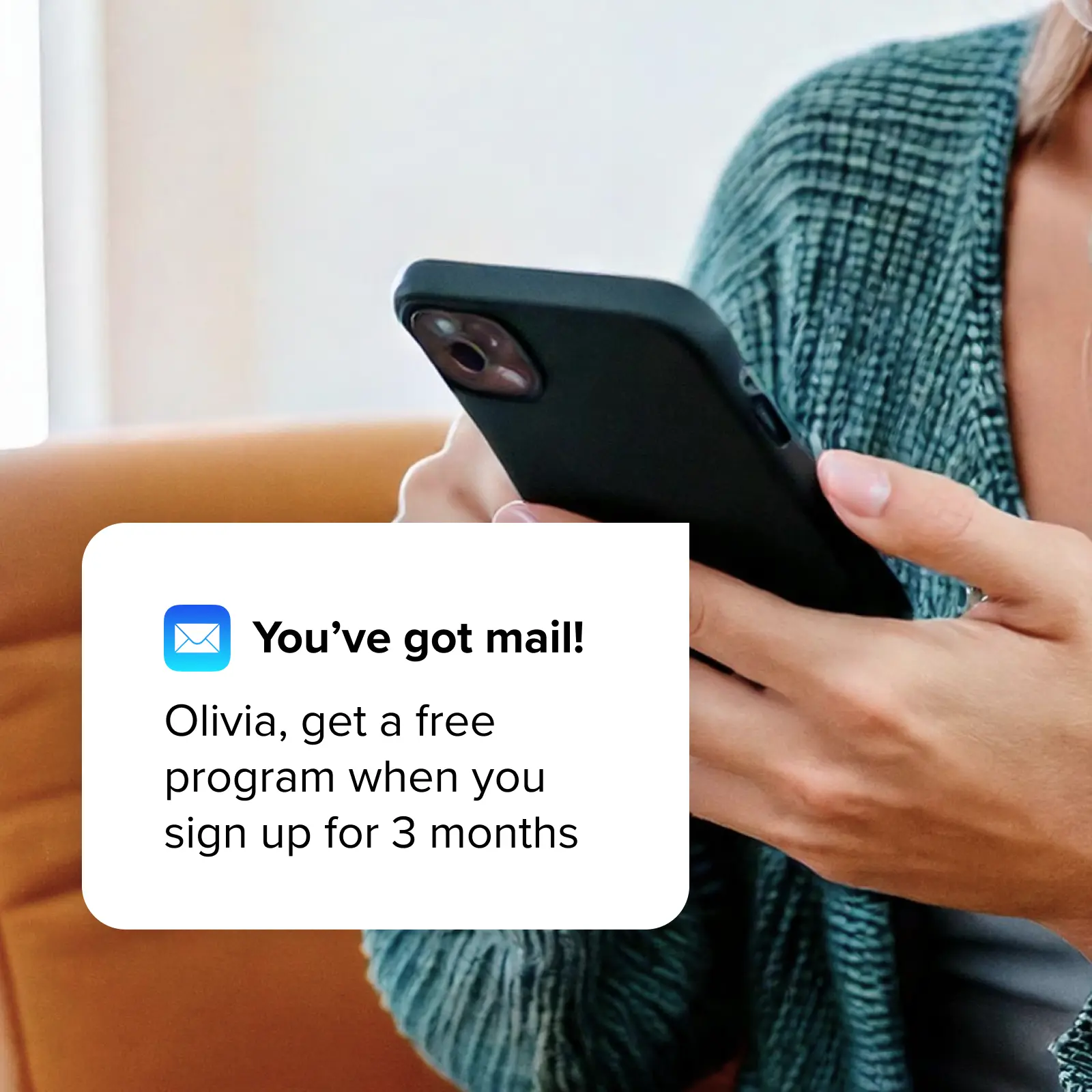 A re-engagement message from a gym business arriving as a phone notification.